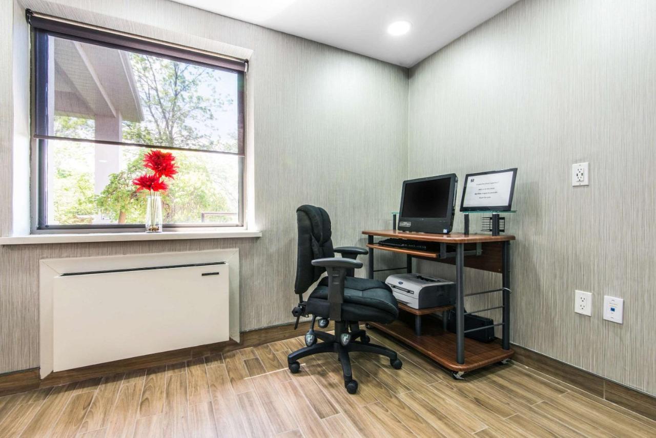 Comfort Inn Owen Sound Bagian luar foto